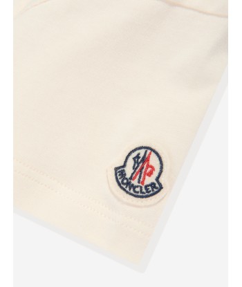 Moncler Enfant Girls Logo T-Shirt in Ivory chez Cornerstreet bien 