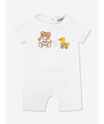 Moschino Baby Romper And Hat Gift Set in Ivory Les êtres humains sont 